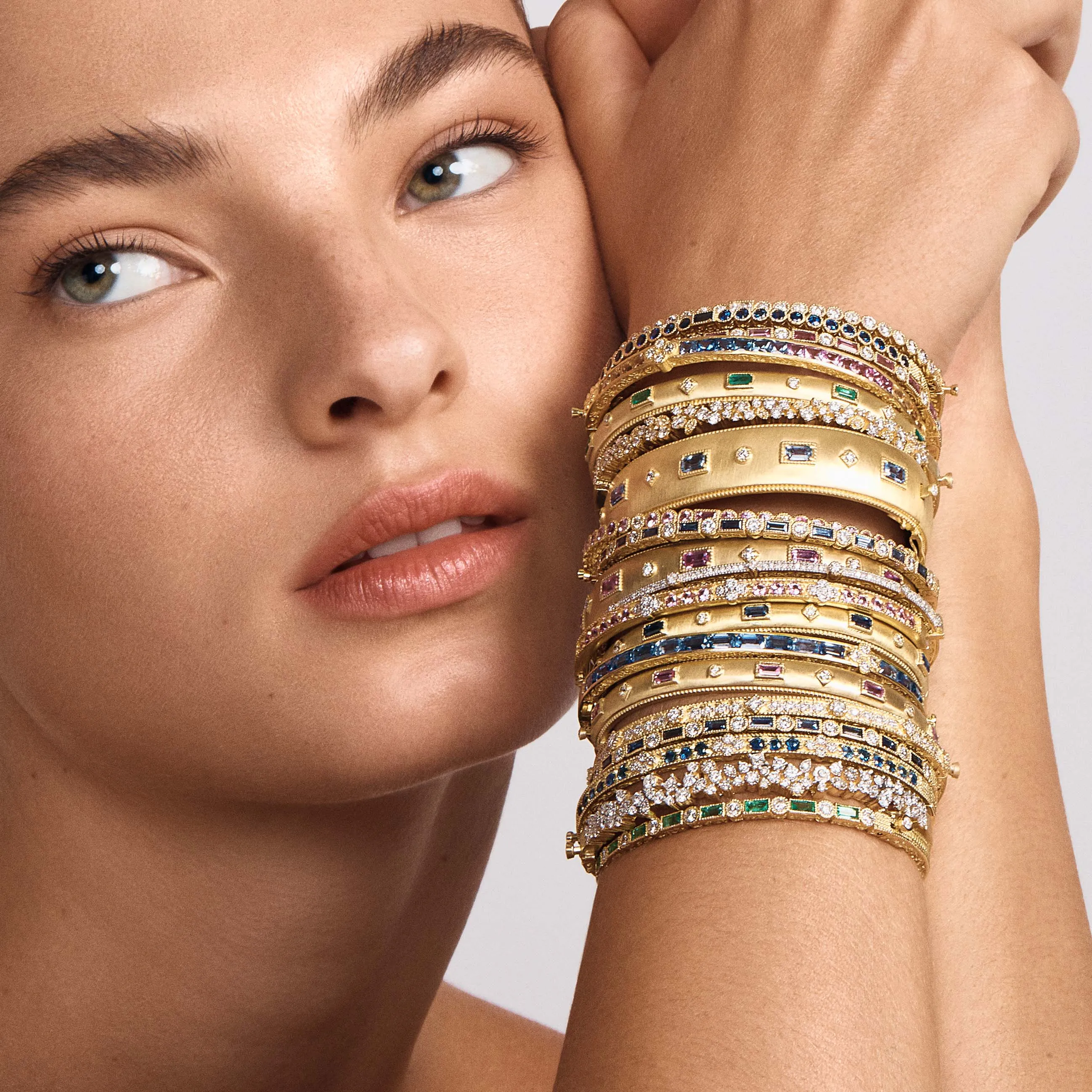 1 Cluster Ceylon Sapphire & Diamond Bangle