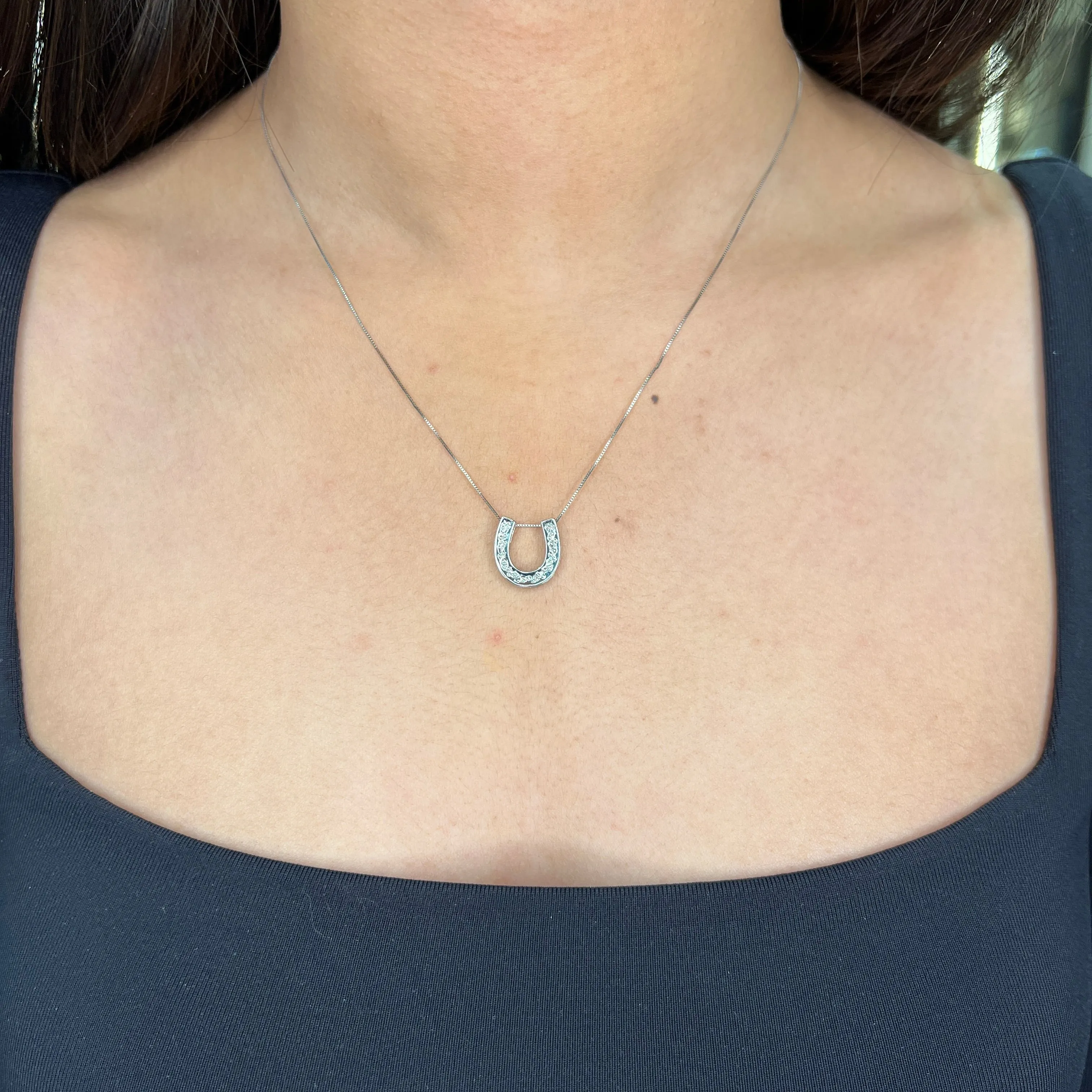 10K White Gold (0.06ct) Diamond Horseshoe Pendant