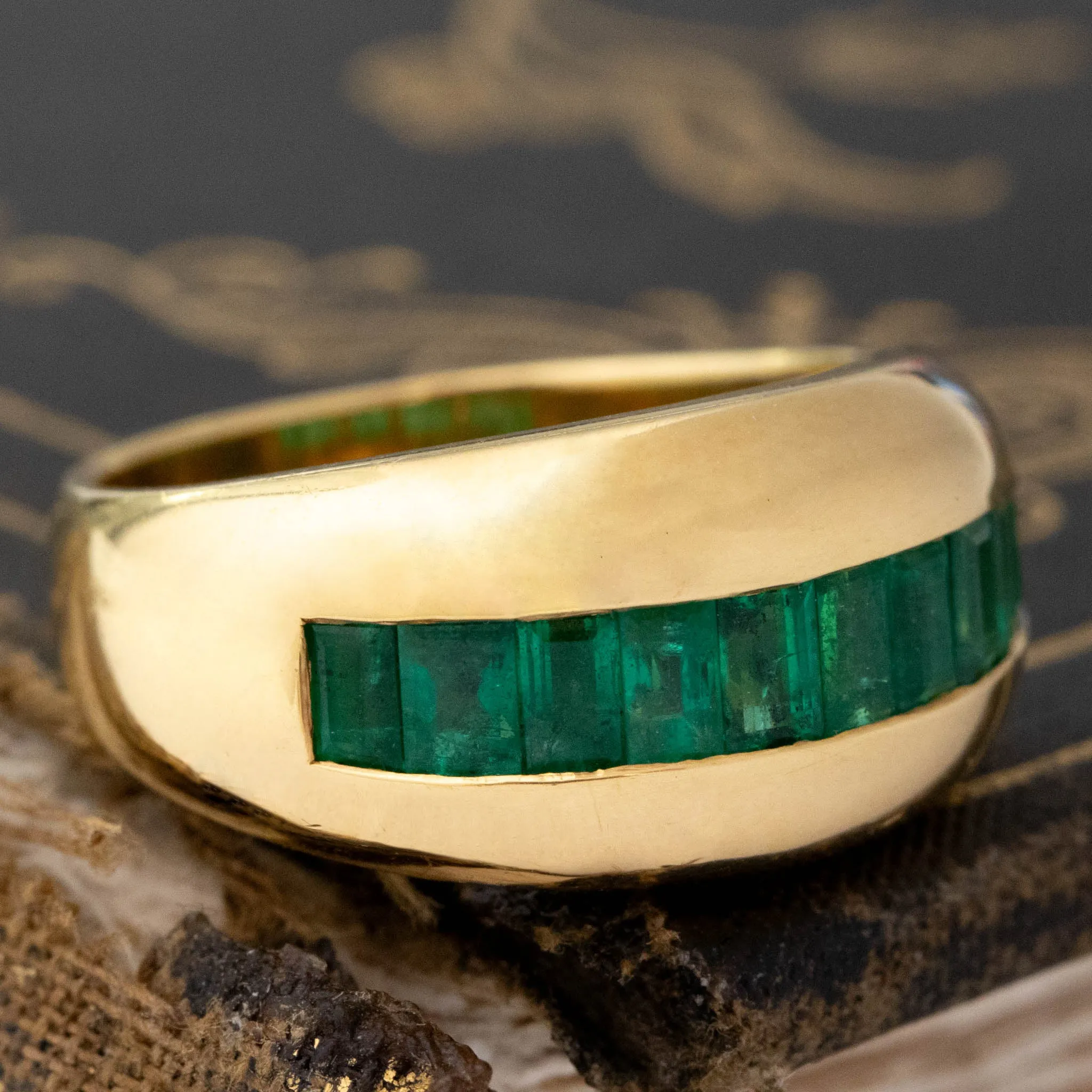1.20ctw Vintage Emerald Dome Band