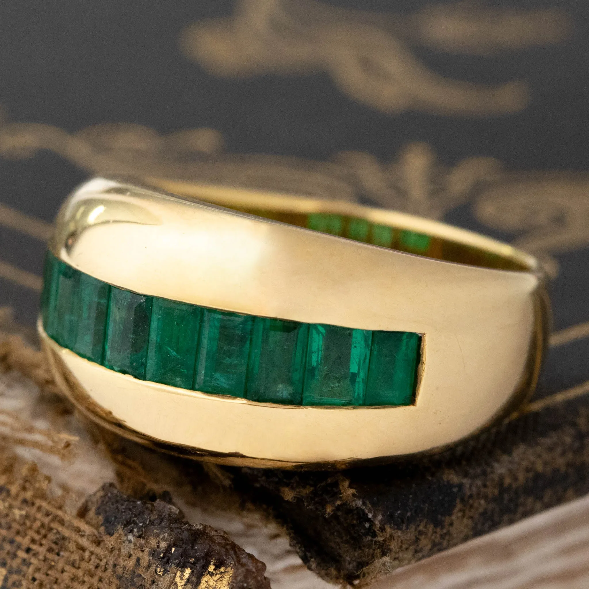 1.20ctw Vintage Emerald Dome Band