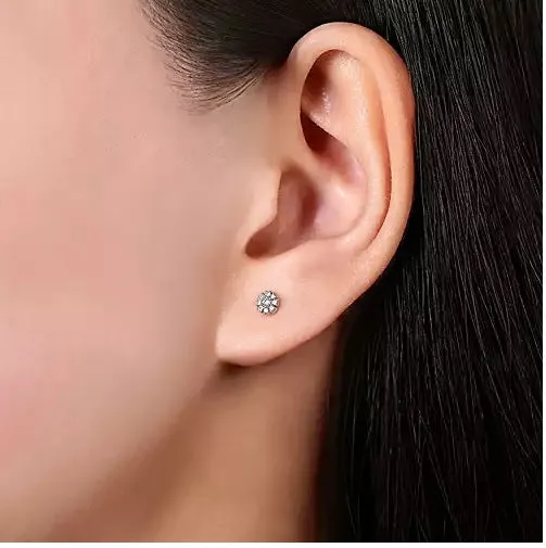 14K White Gold .11cttw Spread Cluster Round Diamond Stud Earrings
