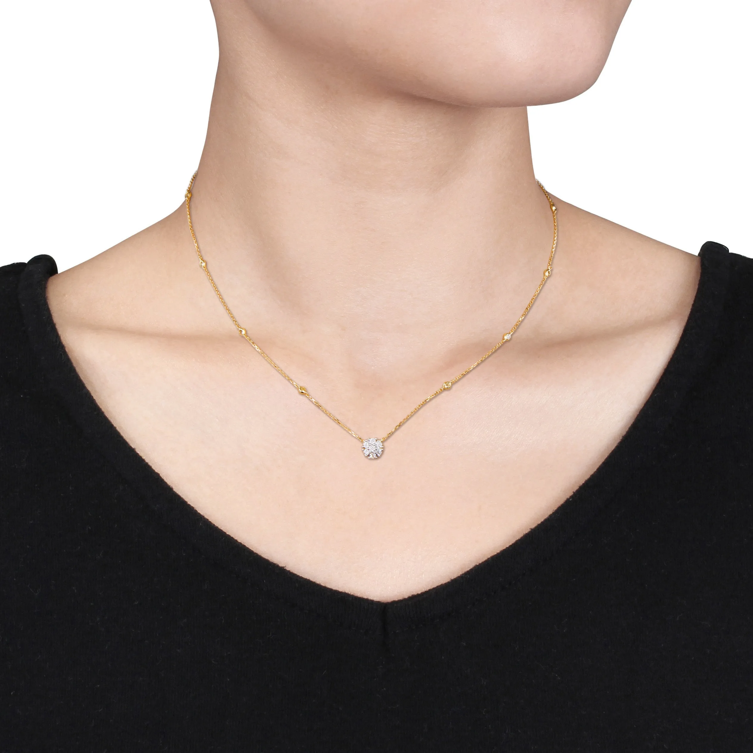 14K Yellow Gold Cluster Diamond Pendant Chain Necklace