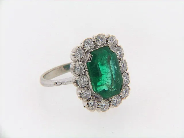 18K-WG EMERALD AND DIAMOND RING