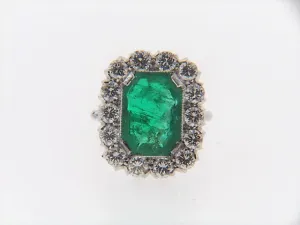 18K-WG EMERALD AND DIAMOND RING