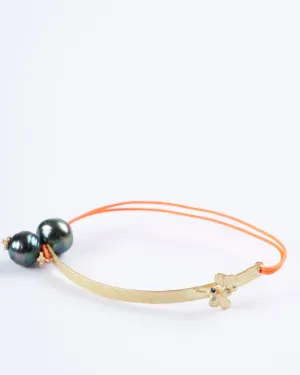 18k yellow gold, blue diamond and freshwater pearl bracelet