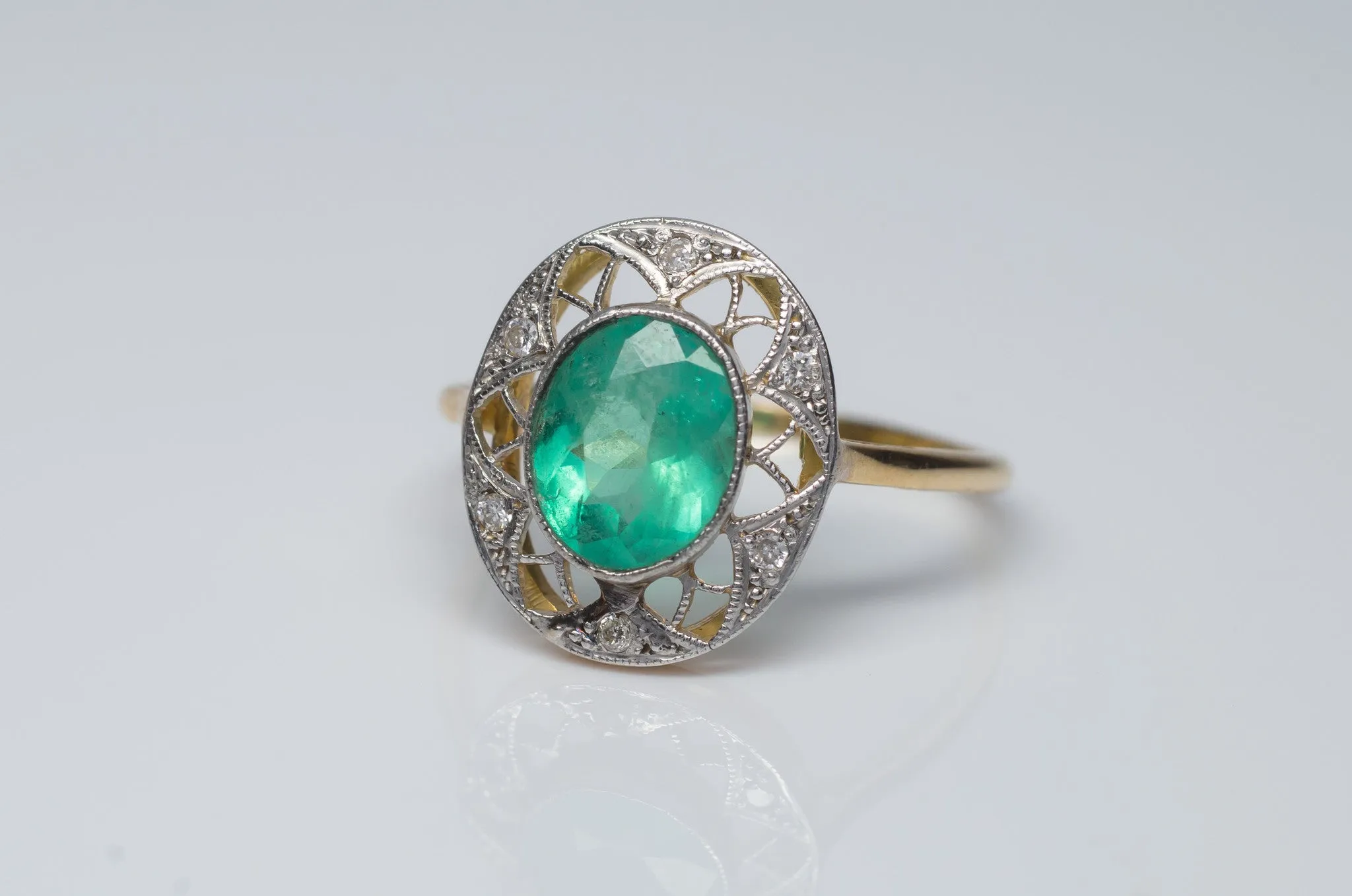 ANTIQUE NOUVEAU EMERALD AND DIAMOND RING