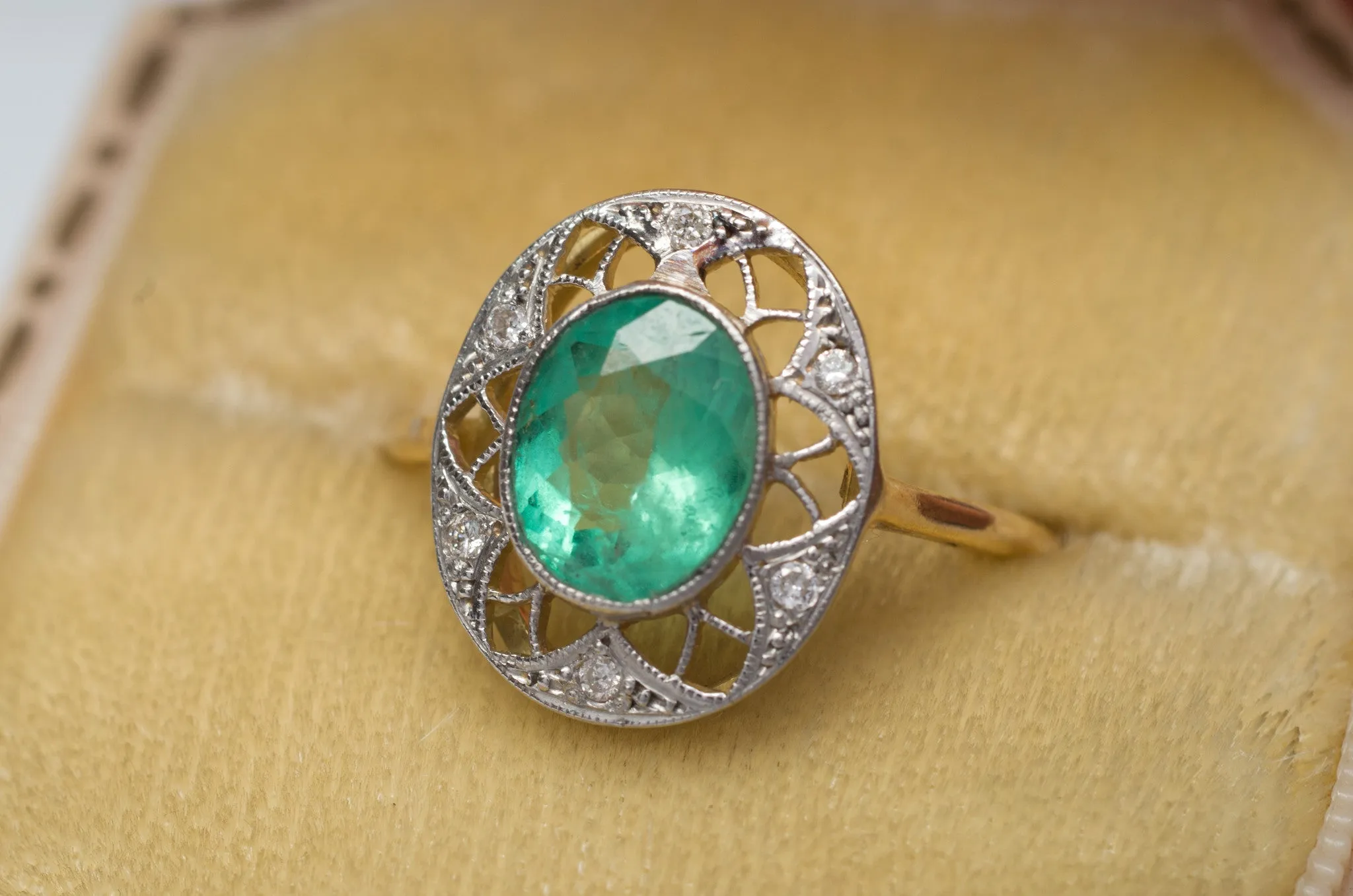 ANTIQUE NOUVEAU EMERALD AND DIAMOND RING