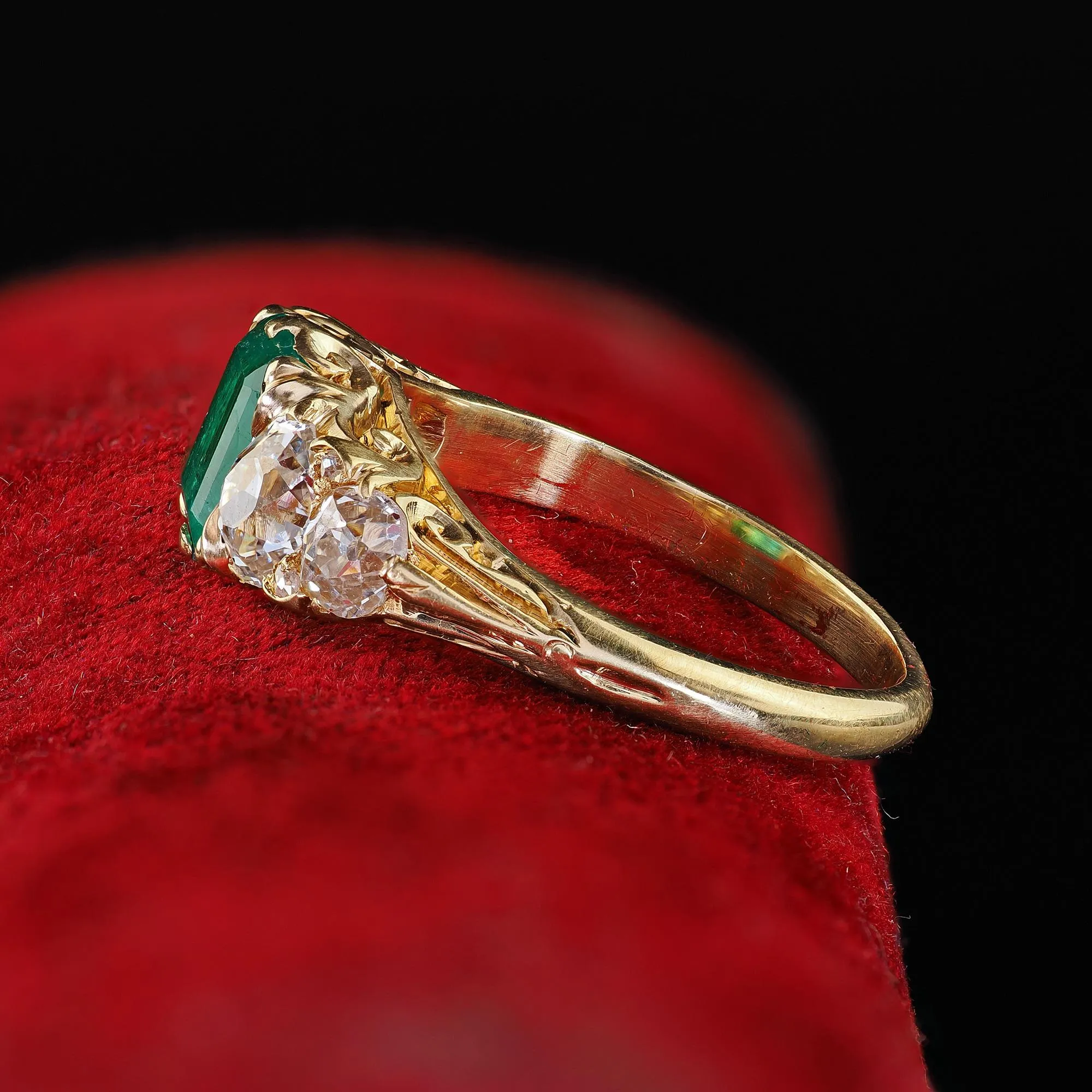Antique Victorian 18K Yellow Gold Emerald Old Mine Diamond Five Stone Ring - GIA
