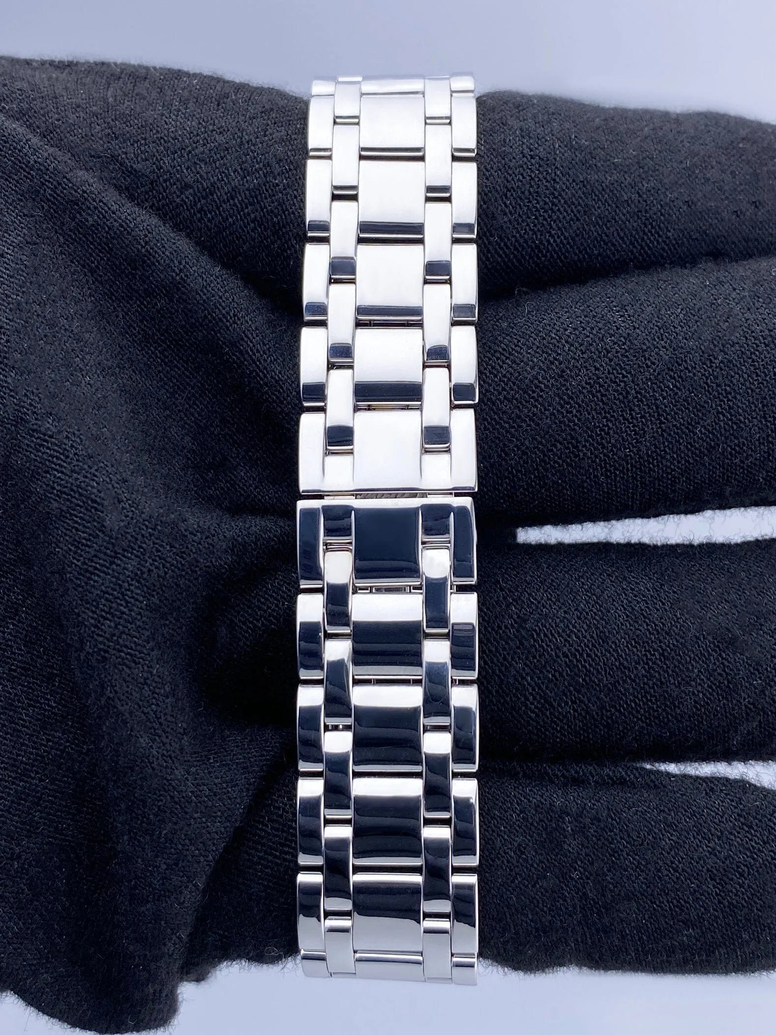 Cartier Tank Americaine Small W26019L1 White Gold Ladies Watch