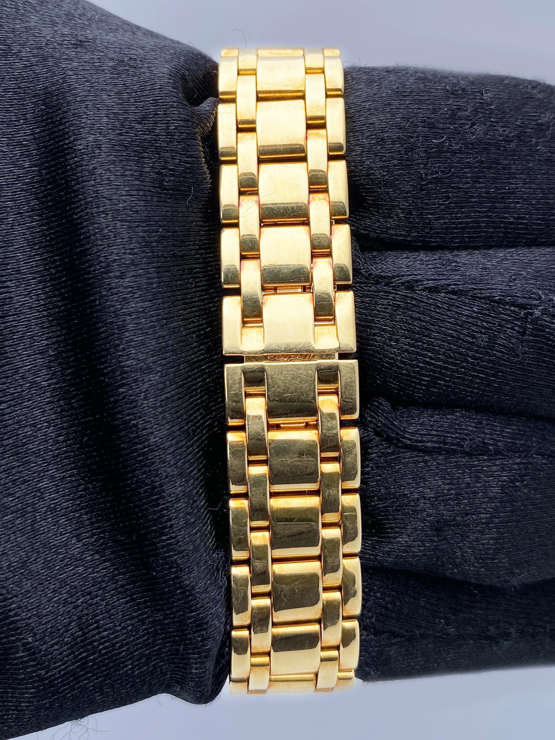 Cartier  Tank Americaine WB7012K2 Diamond Ladies Watch