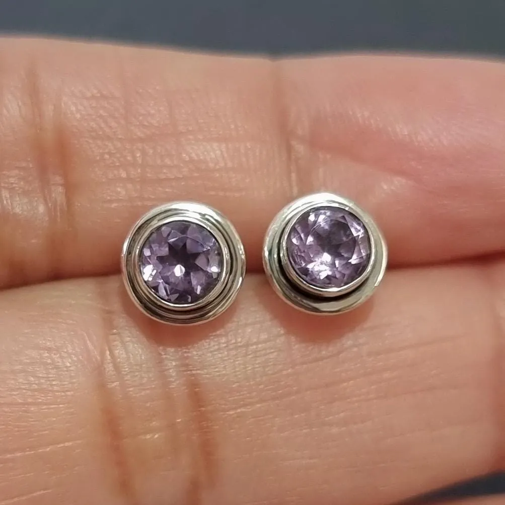 Chic Round Facetted Amethyst Studs Earrings, 925 Sterling Silver, S16AF