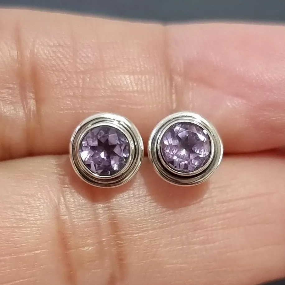 Chic Round Facetted Amethyst Studs Earrings, 925 Sterling Silver, S16AF