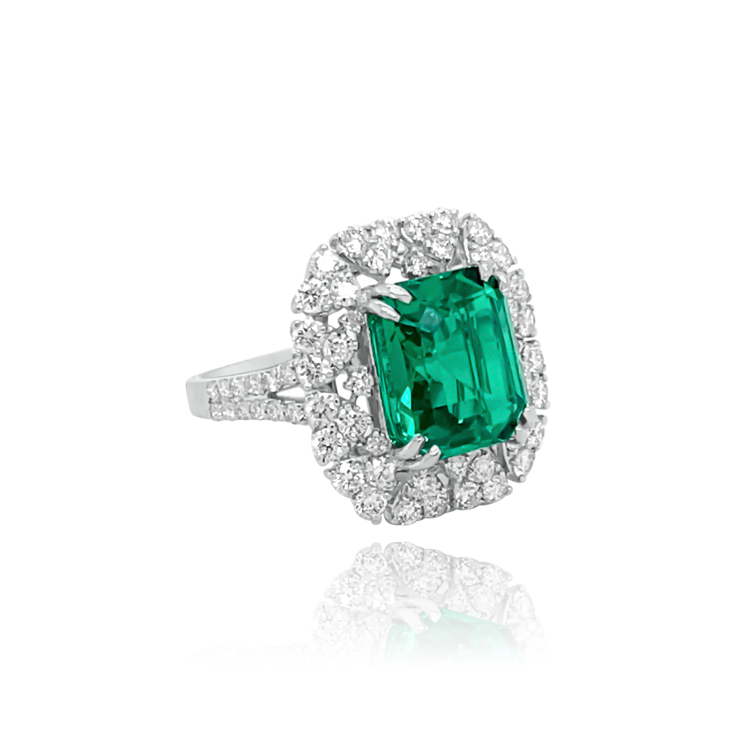 DIAMONDS & EMERALD "LONDON" RING.