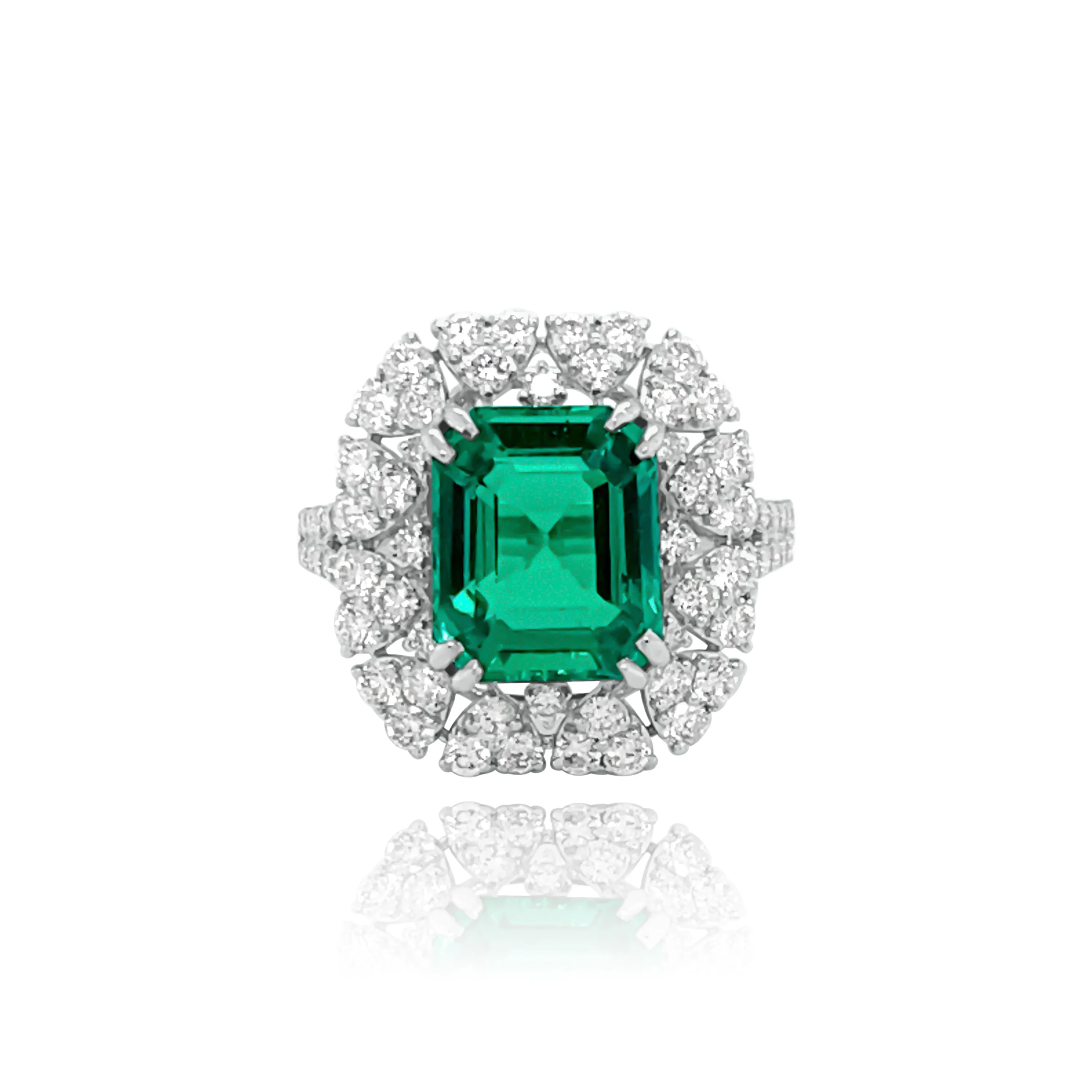 DIAMONDS & EMERALD "LONDON" RING.