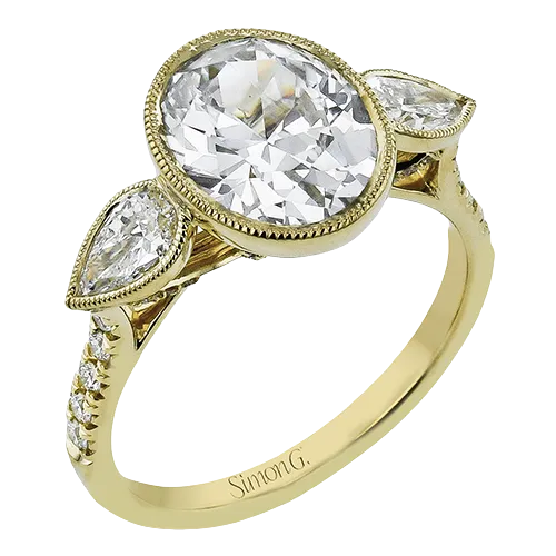Engagement Ring in 18k Gold with Diamonds