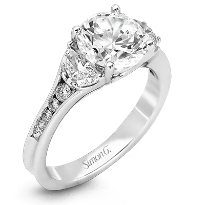 Engagement Ring in 18k Gold with Diamonds