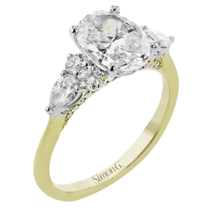 Engagement Ring in 18k Gold with Diamonds