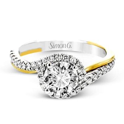 Engagement Ring in 18k Gold with Diamonds