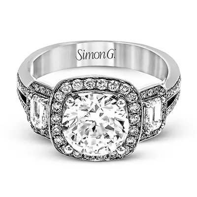 Engagement Ring in 18k Gold with Diamonds