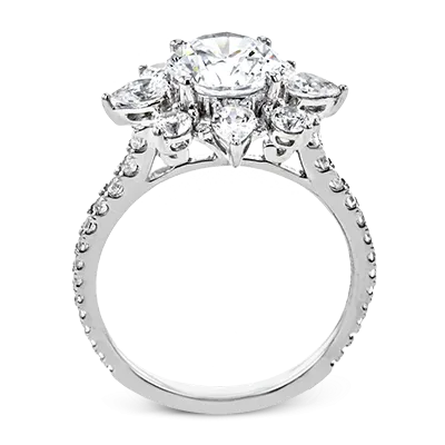 Engagement Ring in 18k Gold with Diamonds
