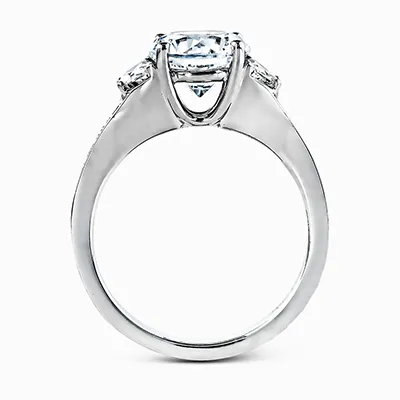 Engagement Ring in 18k Gold with Diamonds