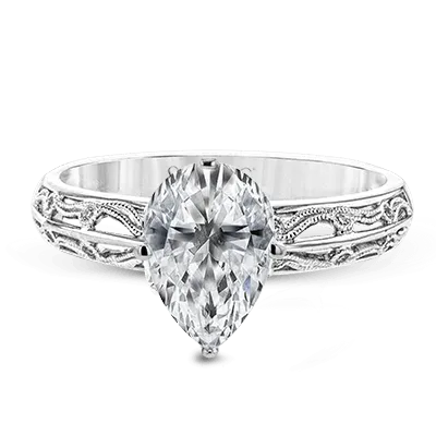 Engagement Ring in 18k Gold with Diamonds