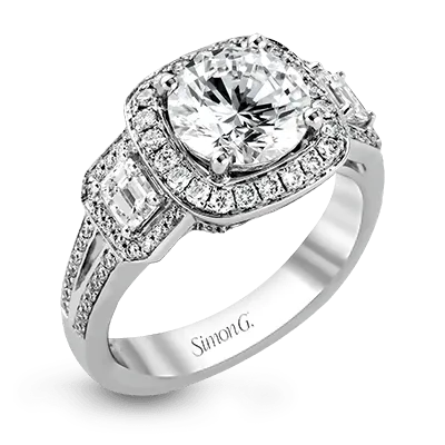 Engagement Ring in 18k Gold with Diamonds