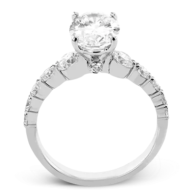 Engagement Ring in 18k Gold with Diamonds