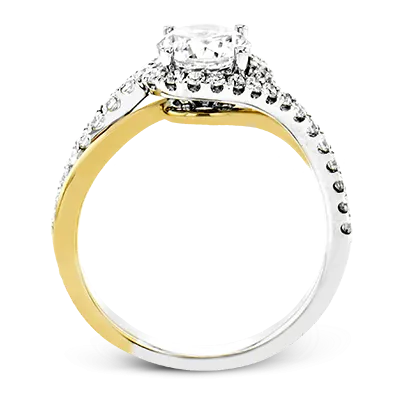 Engagement Ring in 18k Gold with Diamonds