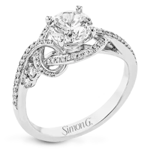 Engagement Ring in 18k Gold with Diamonds