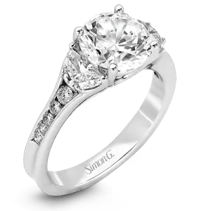 Engagement Ring in 18k Gold with Diamonds