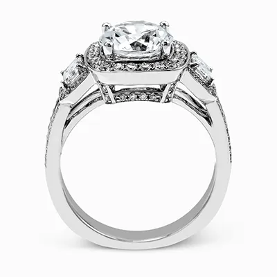 Engagement Ring in 18k Gold with Diamonds