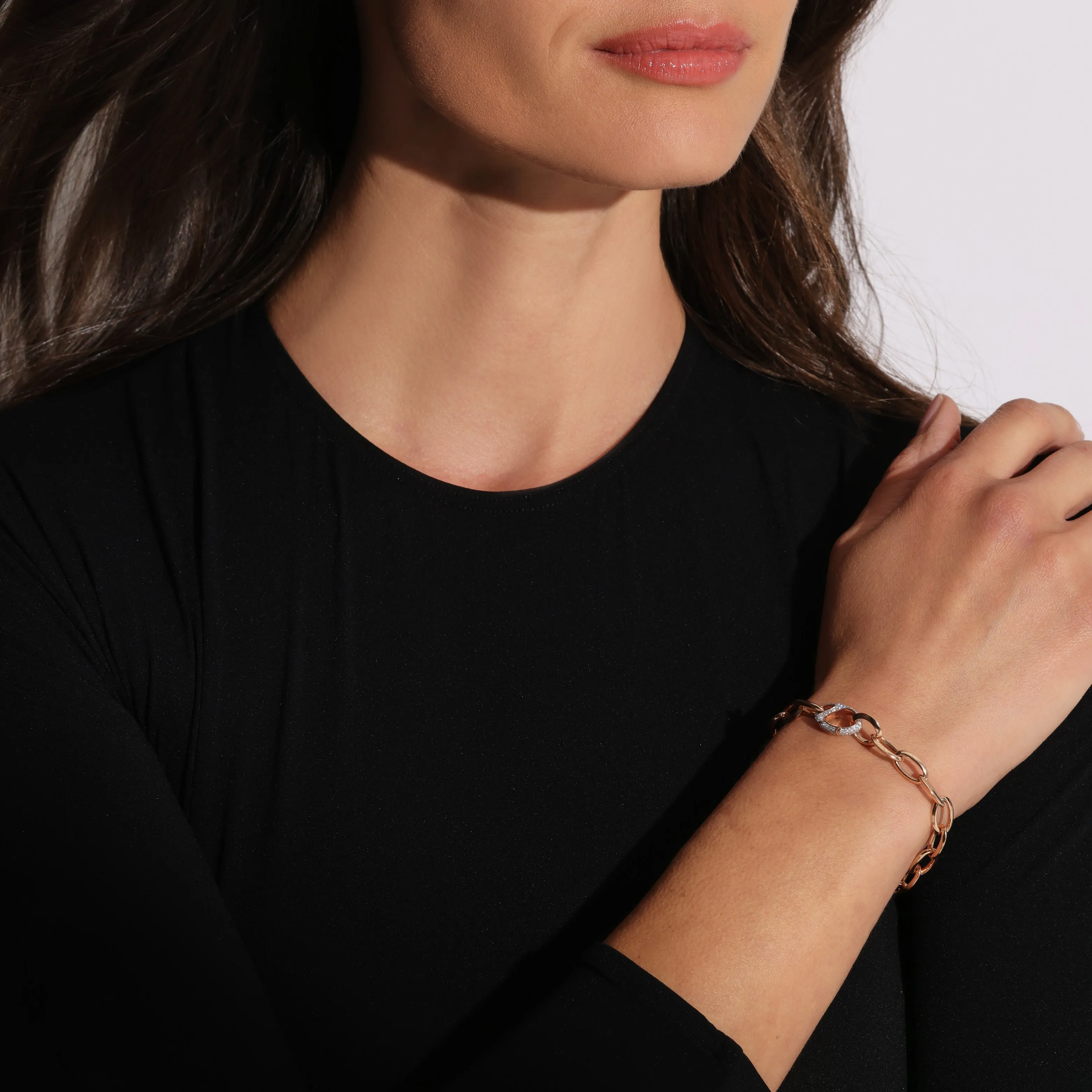 GARNETT 18K GOLD CHAIN LINK BRACELET WITH DIAMOND OVAL CLASP