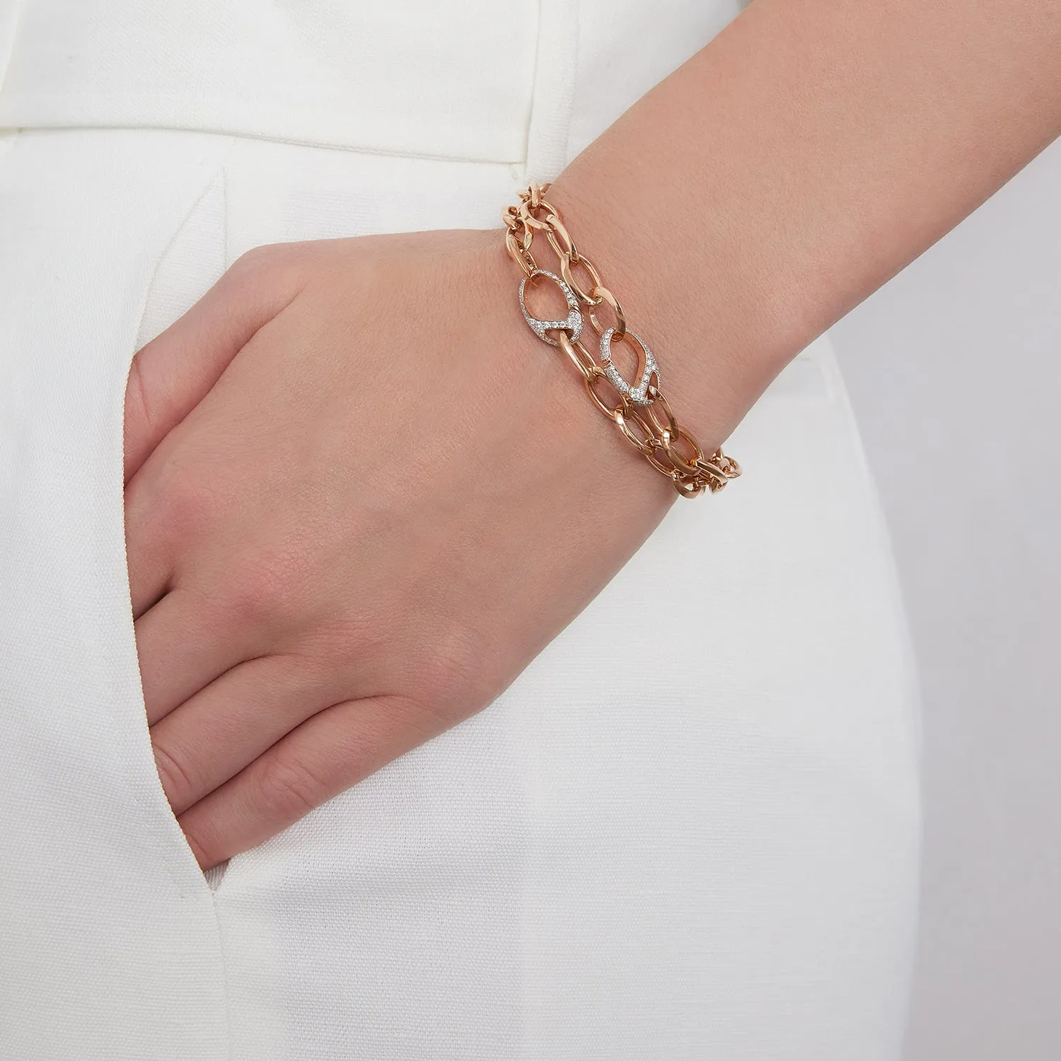 GARNETT 18K GOLD CHAIN LINK BRACELET WITH DIAMOND OVAL CLASP