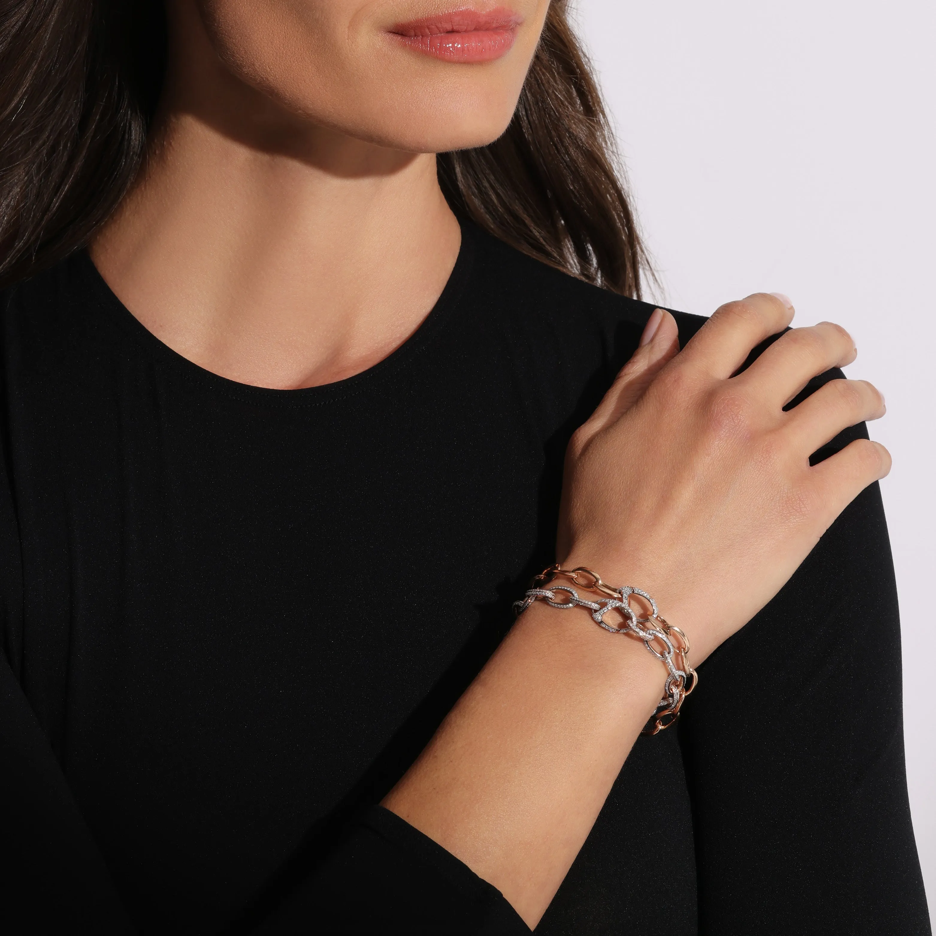 GARNETT 18K GOLD CHAIN LINK BRACELET WITH DIAMOND OVAL CLASP