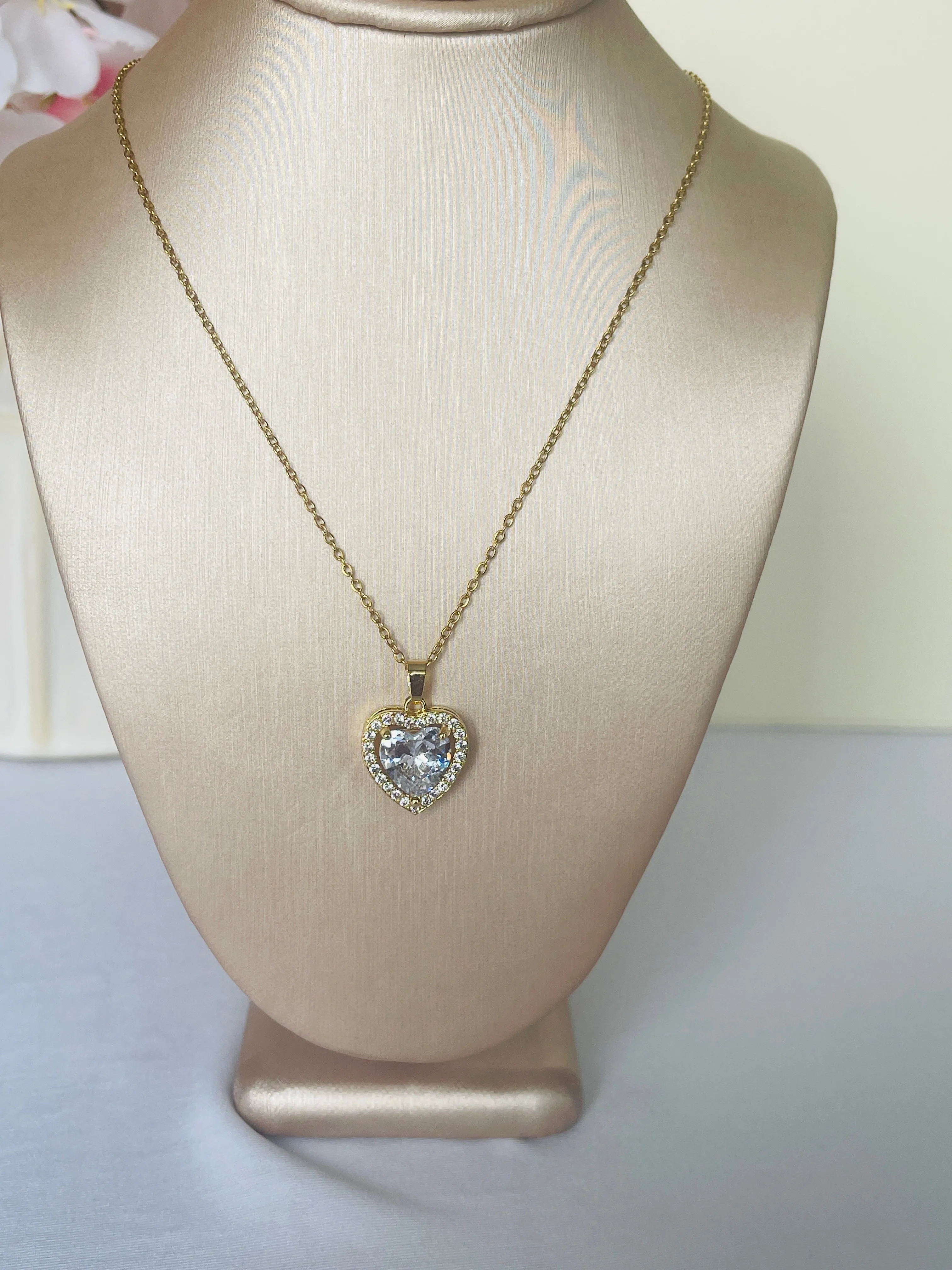 Give Away✨ 18k gold plated Stainless Steel Luxury Pendant Zircon Necklaces with 3 different colours