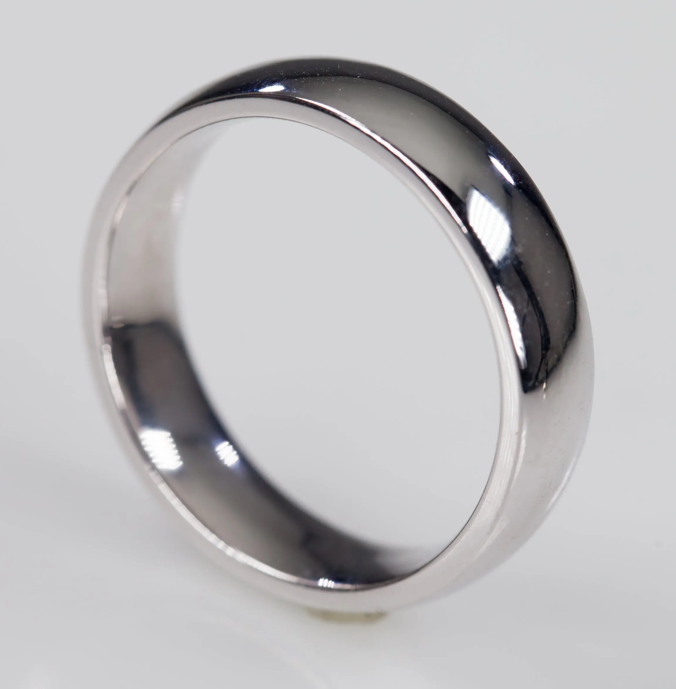 Gorgeous 14k White Gold Band Ring Size 8.75