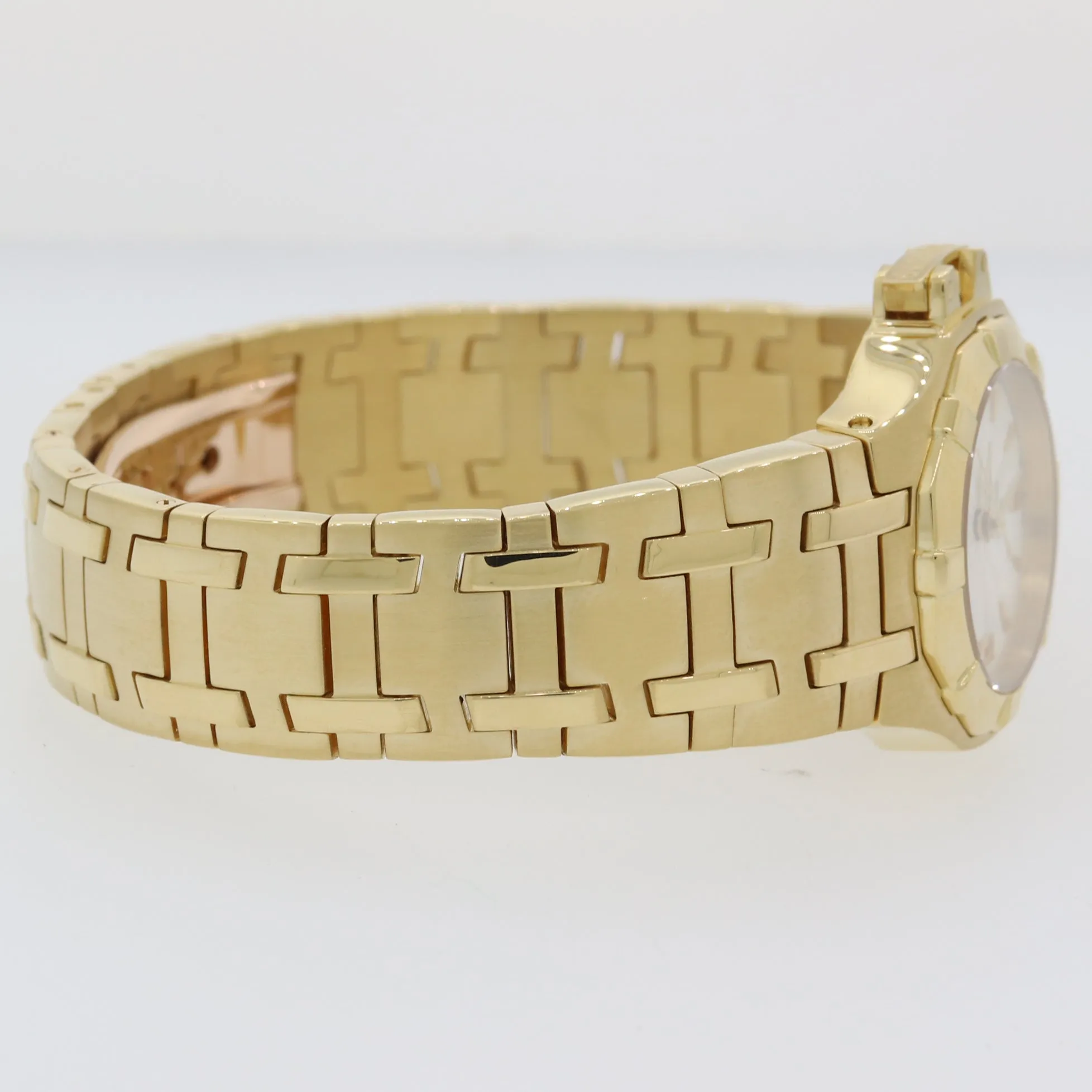 MINT Ladies Concord Saratoga Solid 18k Yellow Gold 25mm Quartz Watch B&P Y8