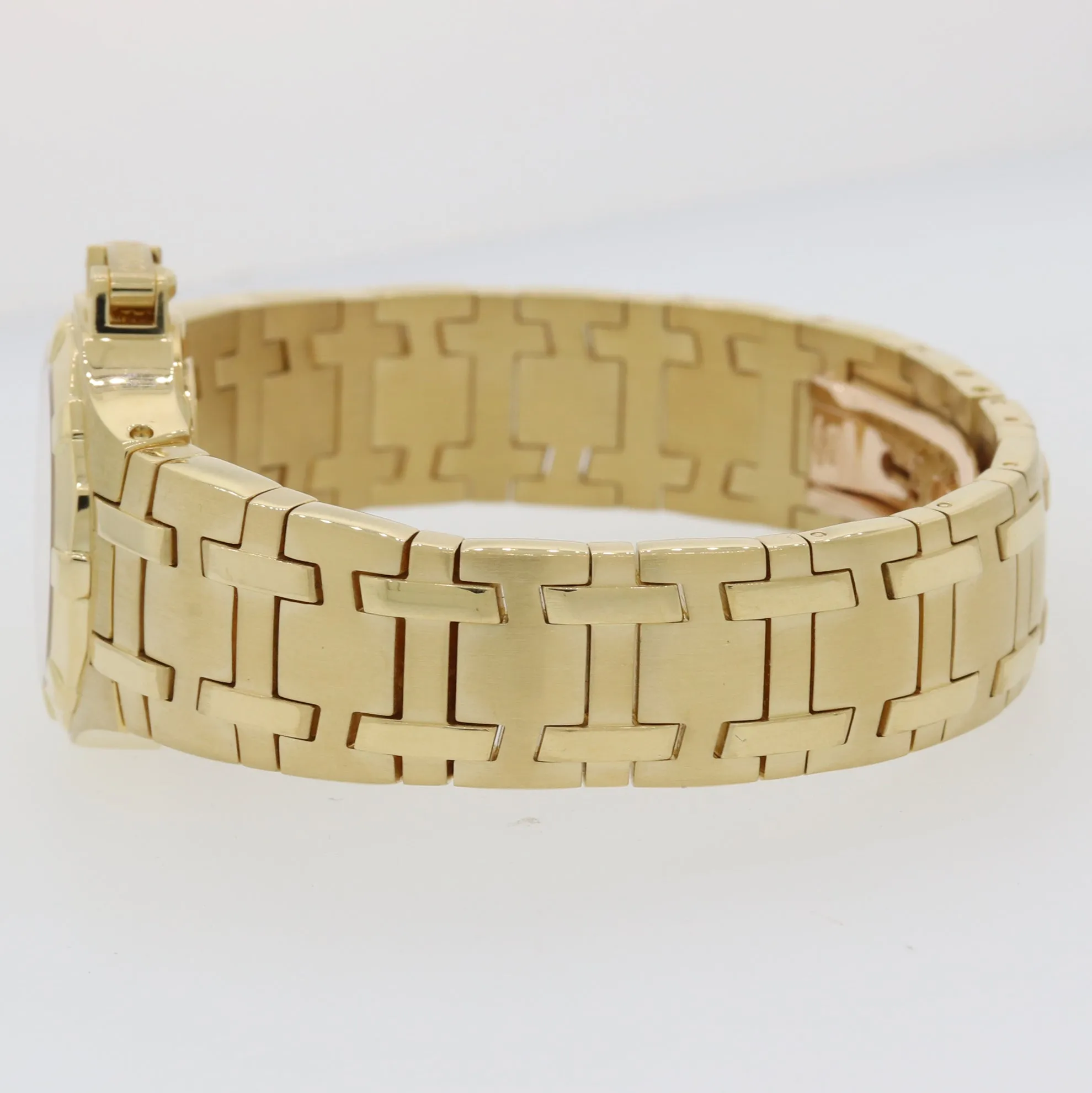 MINT Ladies Concord Saratoga Solid 18k Yellow Gold 25mm Quartz Watch B&P Y8