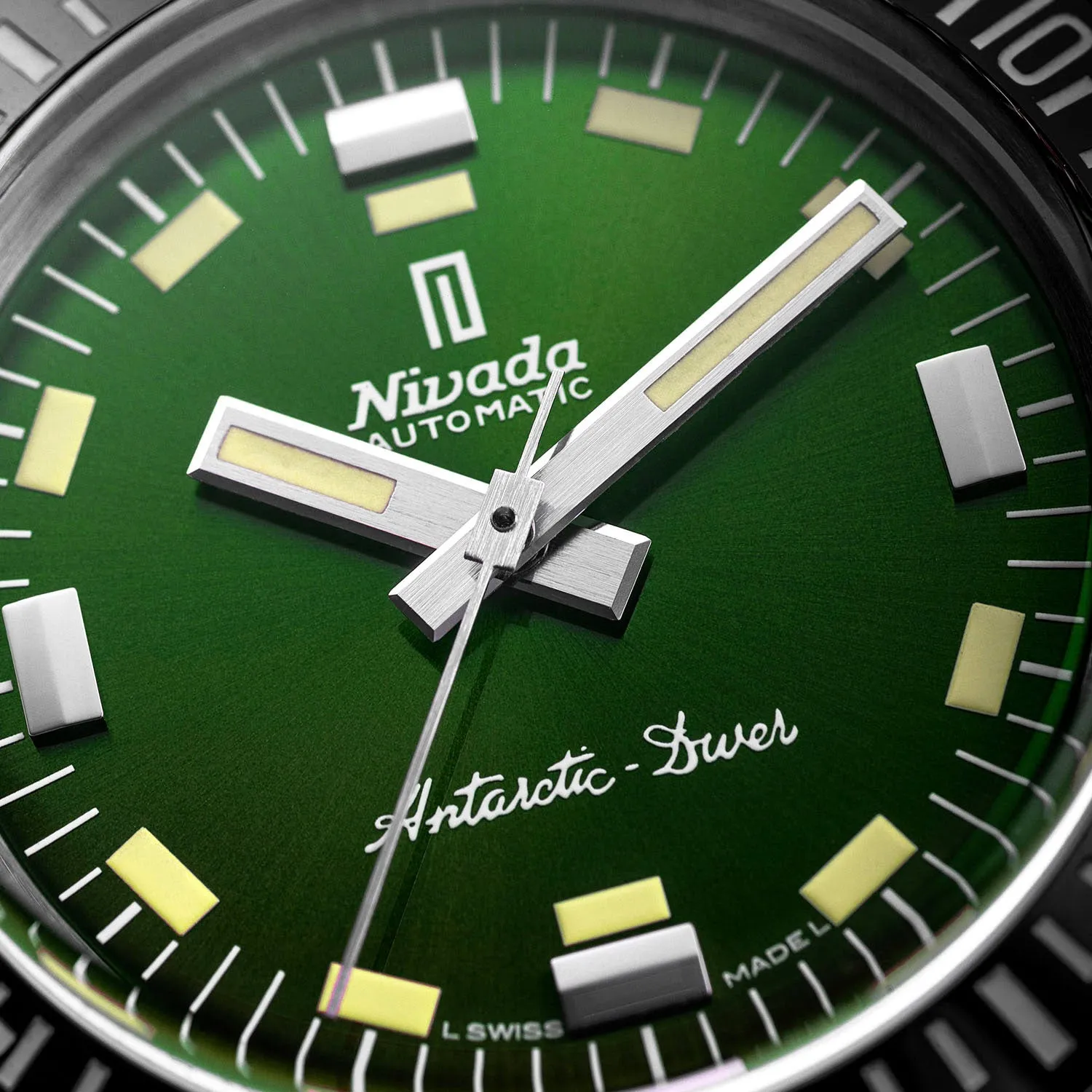 Nivada Grenchen Antarctic Diver Automatic – 32059A04