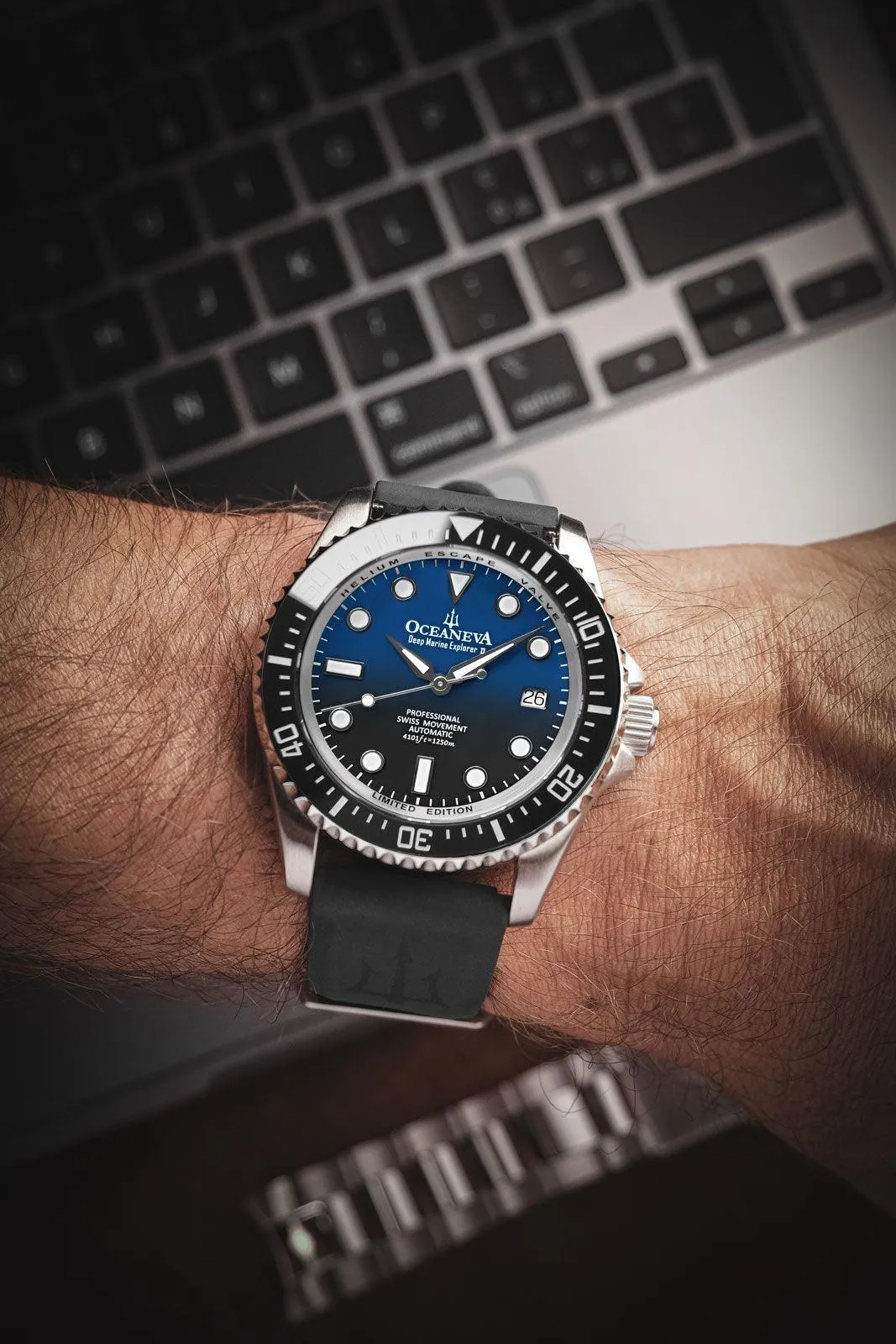 Oceaneva Men's Deep Marine Explorer II1250M Pro Diver Watch Blue Black Watch Black Bezel