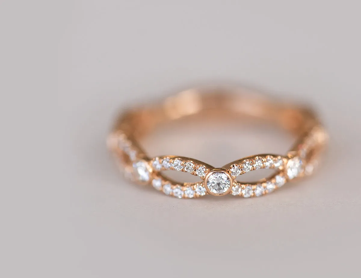 Petite Crossover Ring
