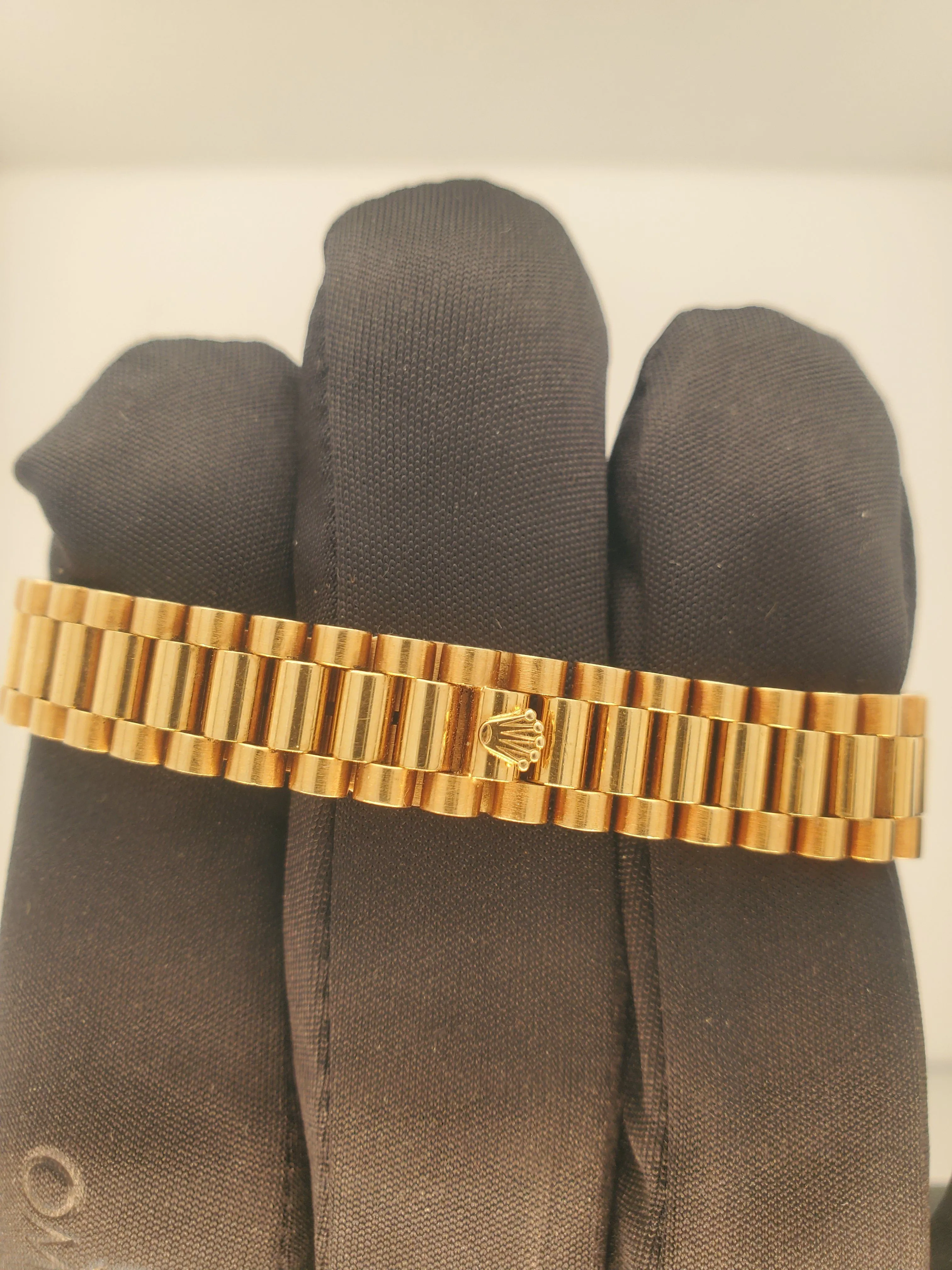 Rolex 69178 Datejust Diamond Bezel Pyramid Dial 18K Yellow Gold Ladies Watch