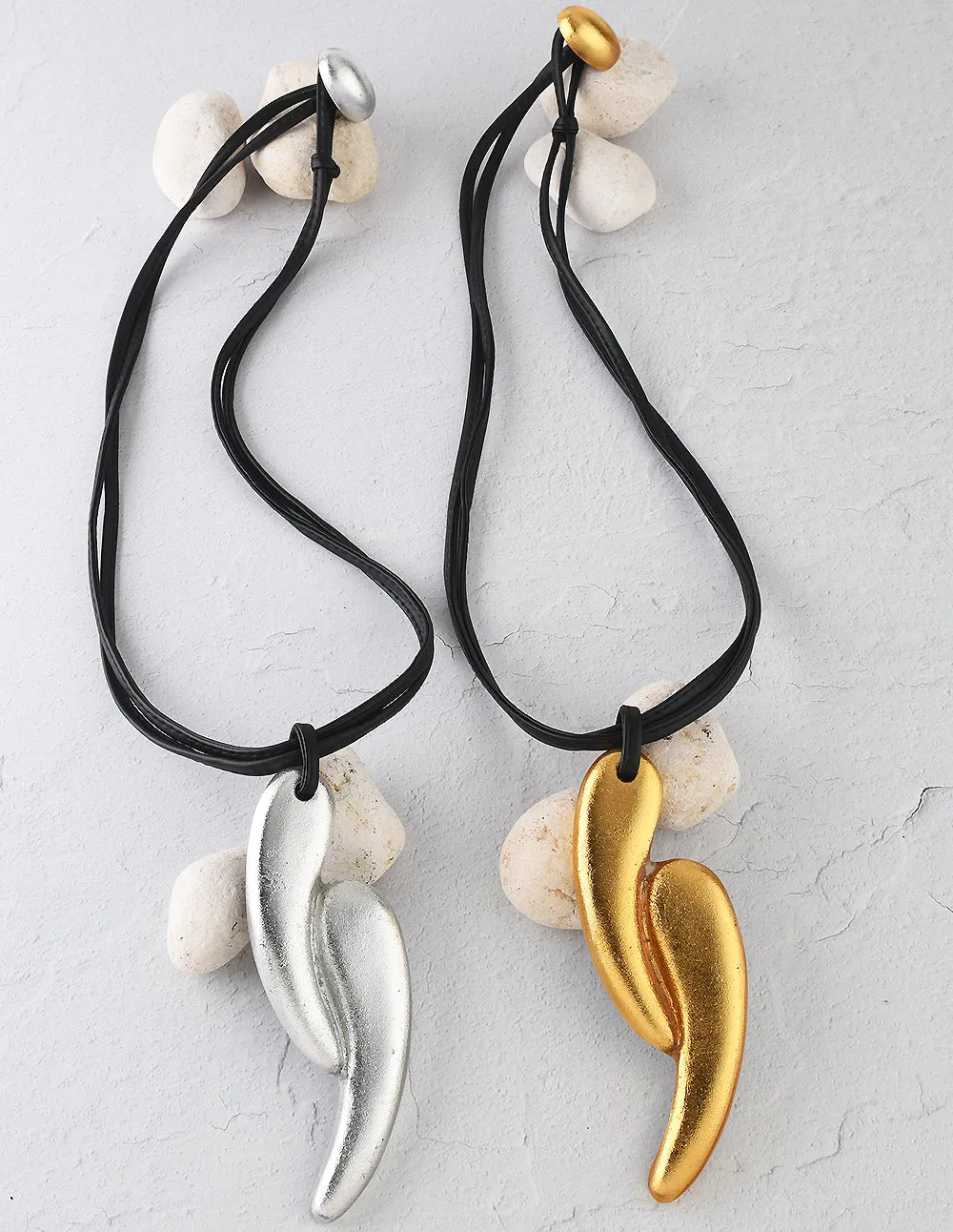 SCULPTURAL WING PENDANT. SILVER/BLACK