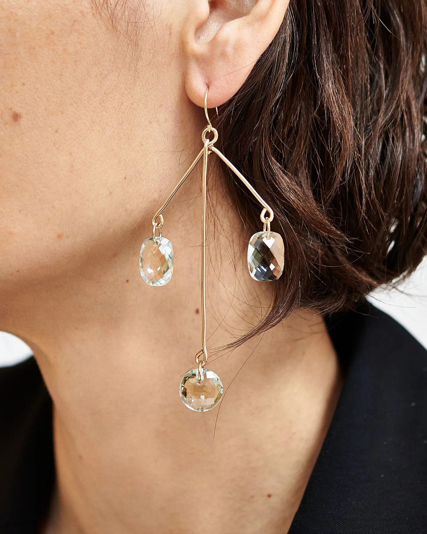 {Single} Trinity Sculpture Light Green Amethyst Earrings