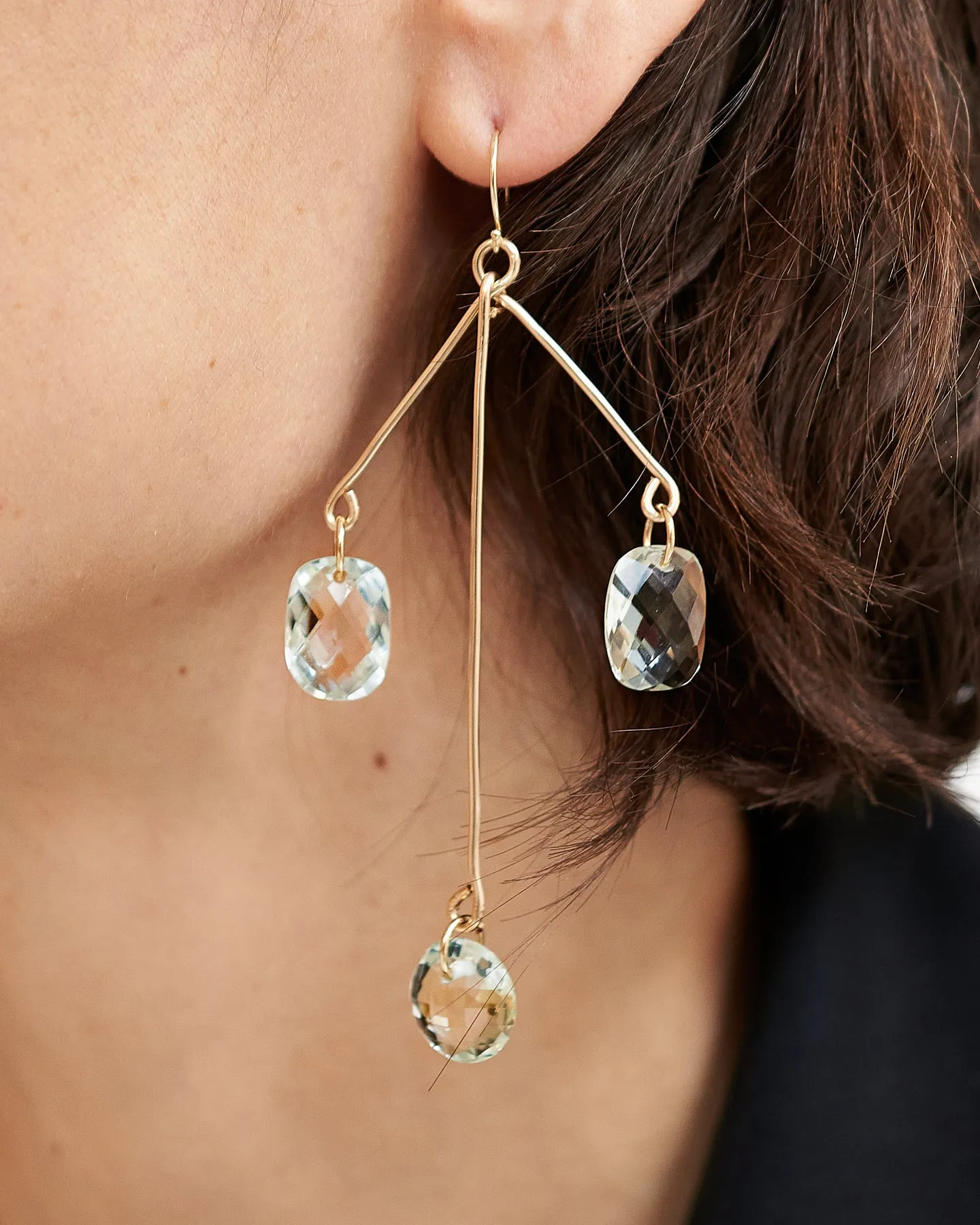 {Single} Trinity Sculpture Light Green Amethyst Earrings