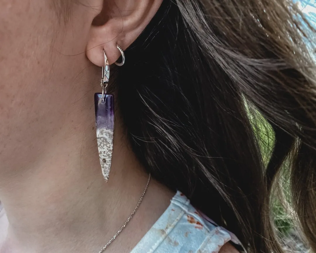 SS Chevron Amethyst Dagger Dangle Earrings with Hammered Earwire