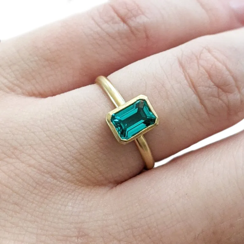 The Palace Engagement Ring w. Emerald