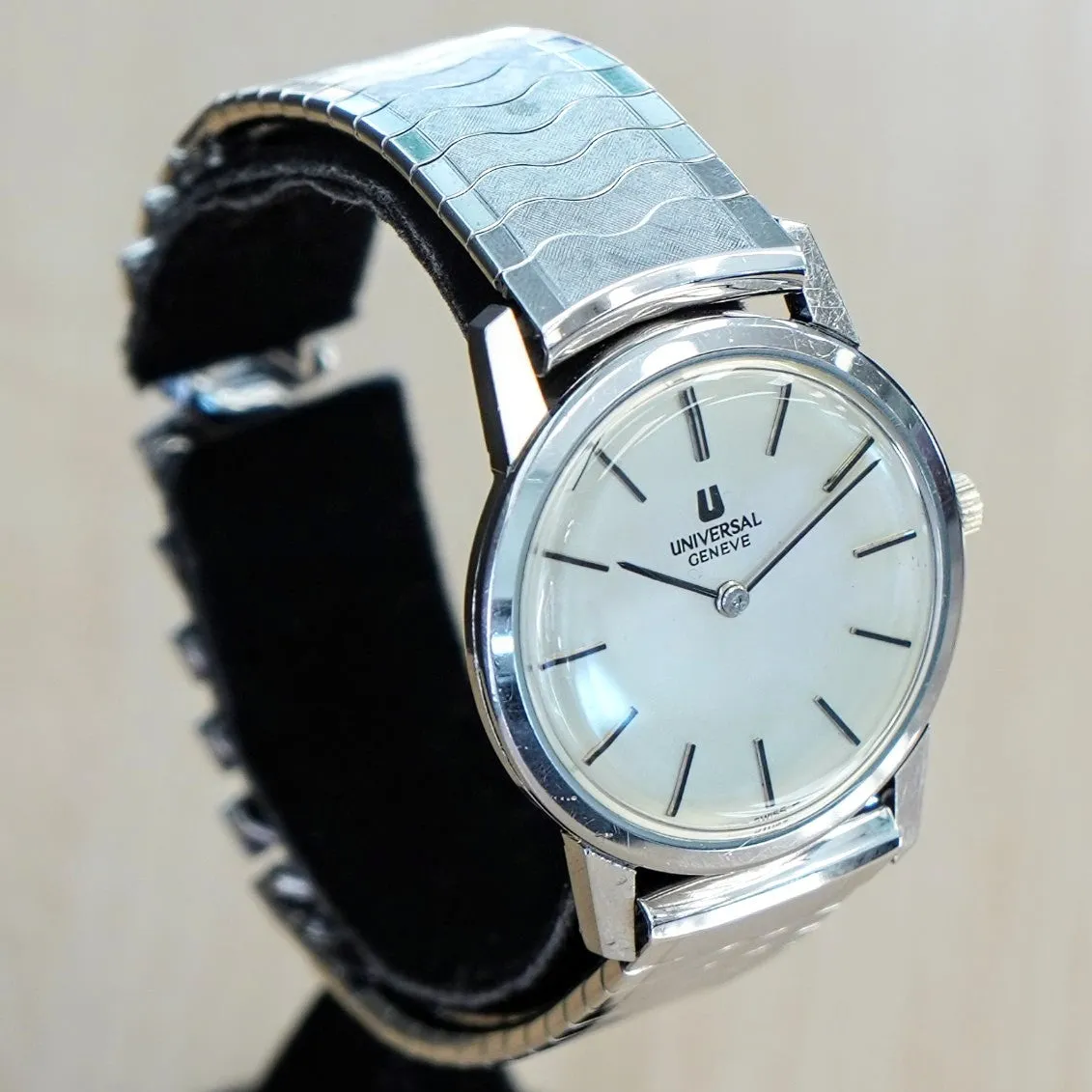 UNIVERSAL GENEVE Dress Watch Ultra-Thin 17 Jewels ALL S.S. Vintage Wristwatch 1-42