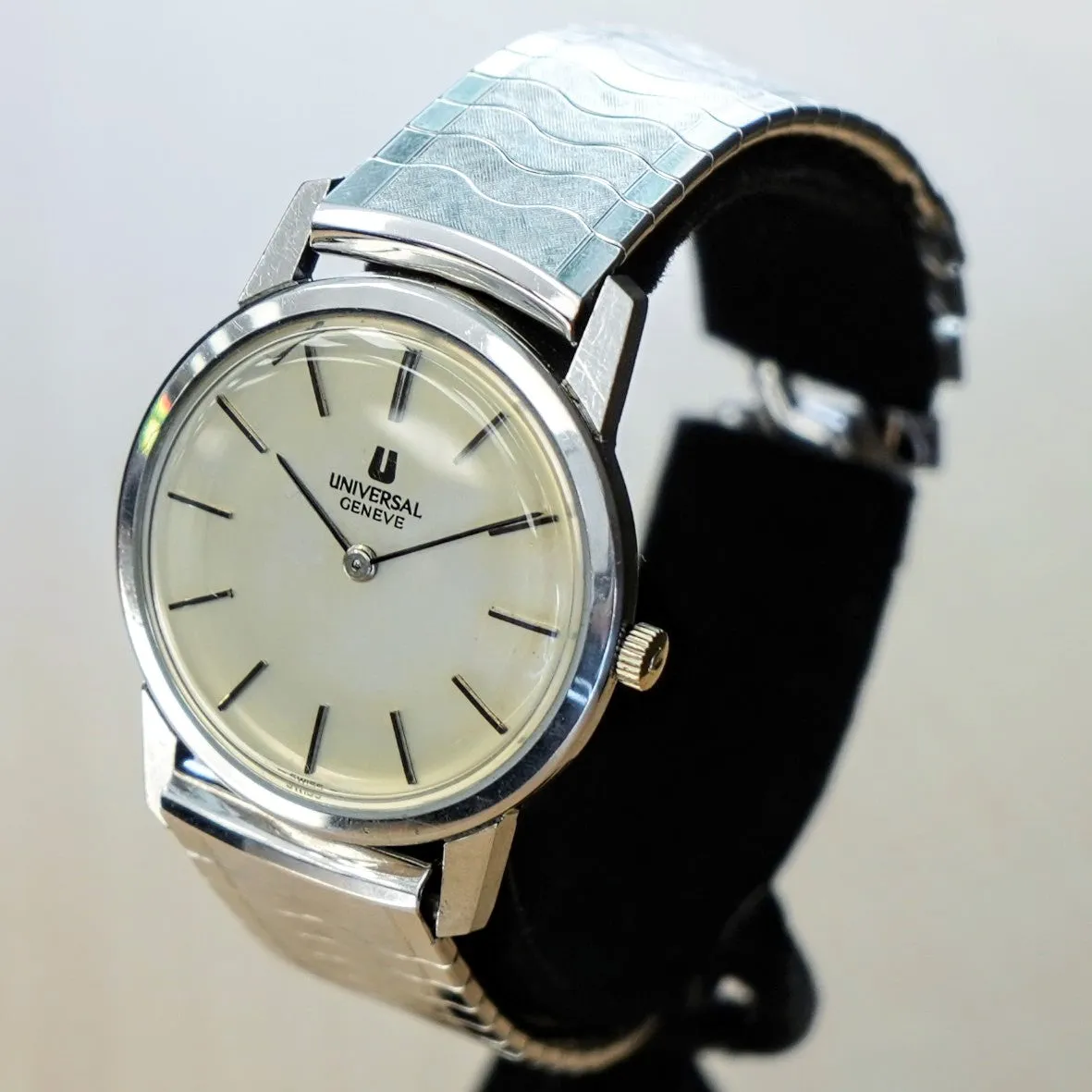 UNIVERSAL GENEVE Dress Watch Ultra-Thin 17 Jewels ALL S.S. Vintage Wristwatch 1-42